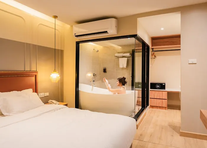 Thee By Th District Hotel