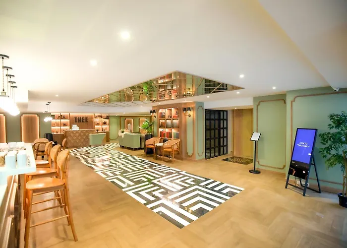 Hotel Thee By Th District 4*