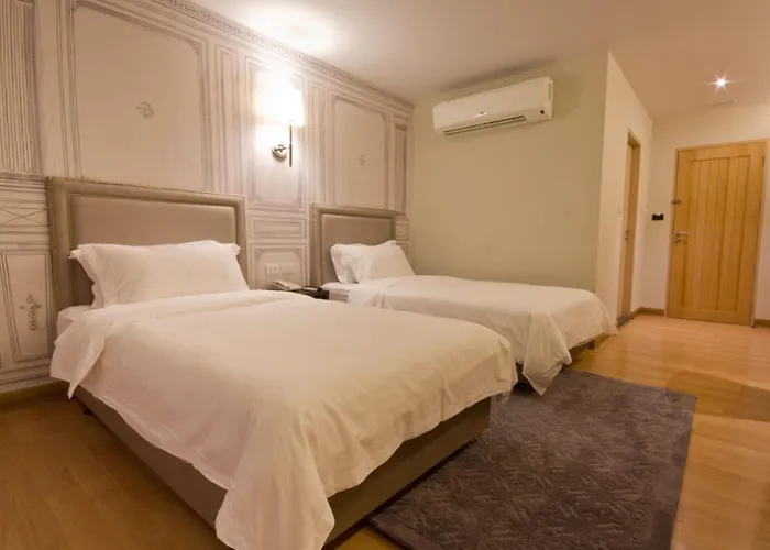 Thee By Th District Hotel
