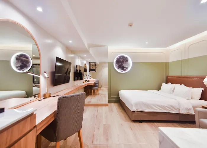 Hotel Thee By Th District
