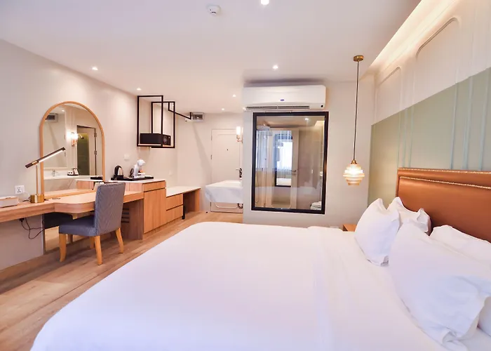 Thee By Th District Hotel
