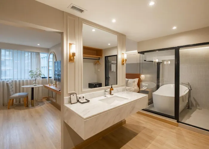 Hotel Thee By Th District 4*